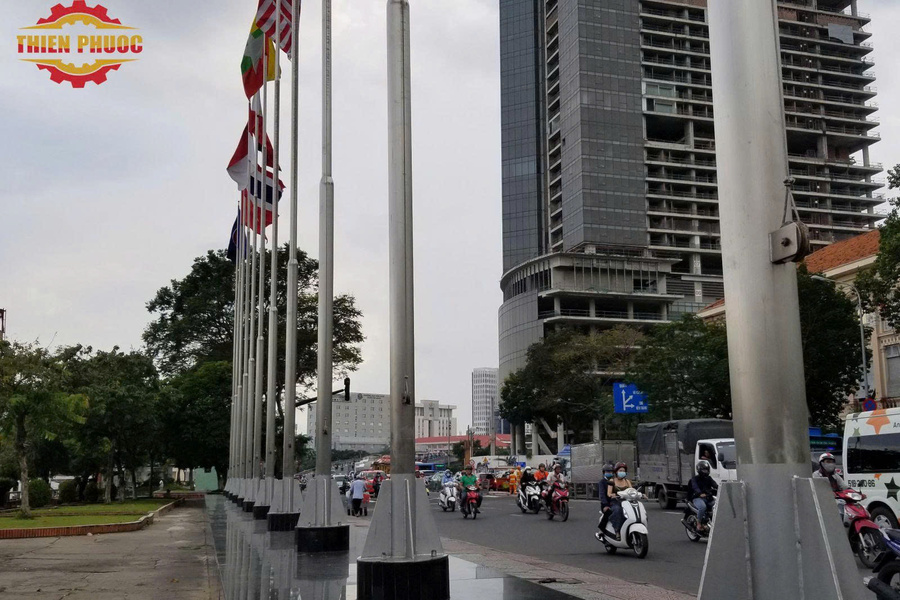 cột cờ inox ngoài trời
